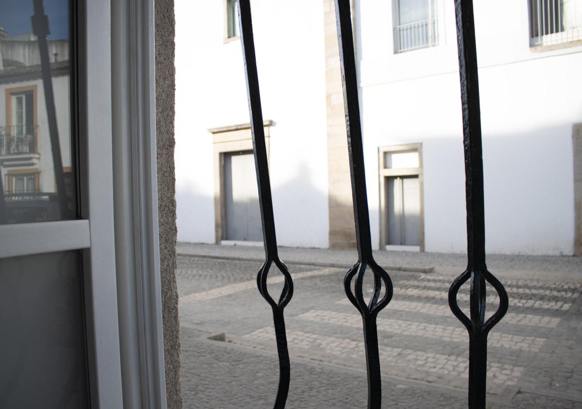 Апартаменты Casa Do Patio- Parking Included Эвора Экстерьер фото