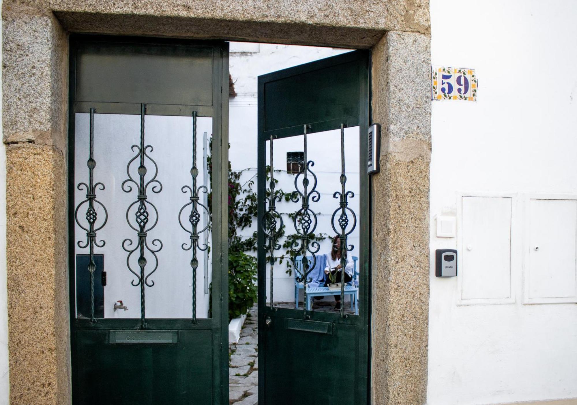 Апартаменты Casa Do Patio- Parking Included Эвора Экстерьер фото